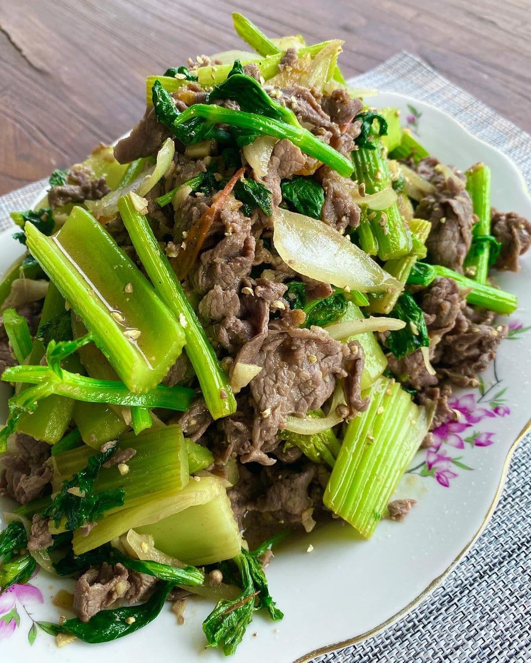 Bò xào cần tỏi